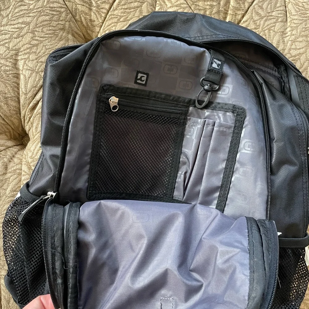 New backpack - Picture 3 of 4